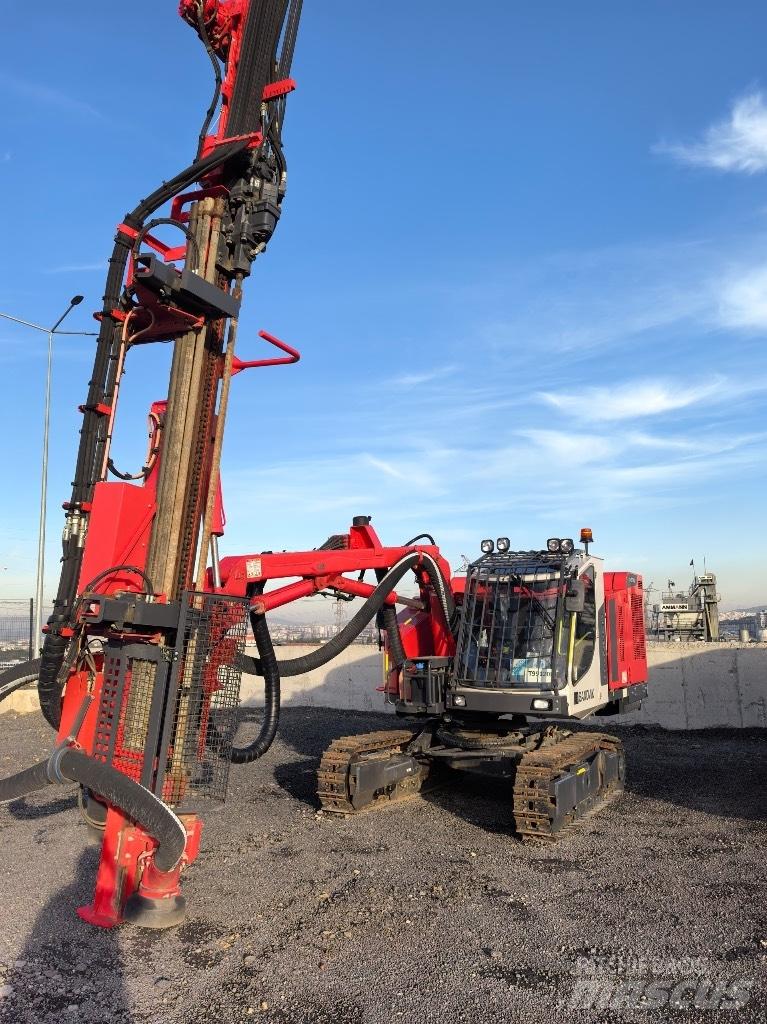 Sandvik DX 800 鑽孔機