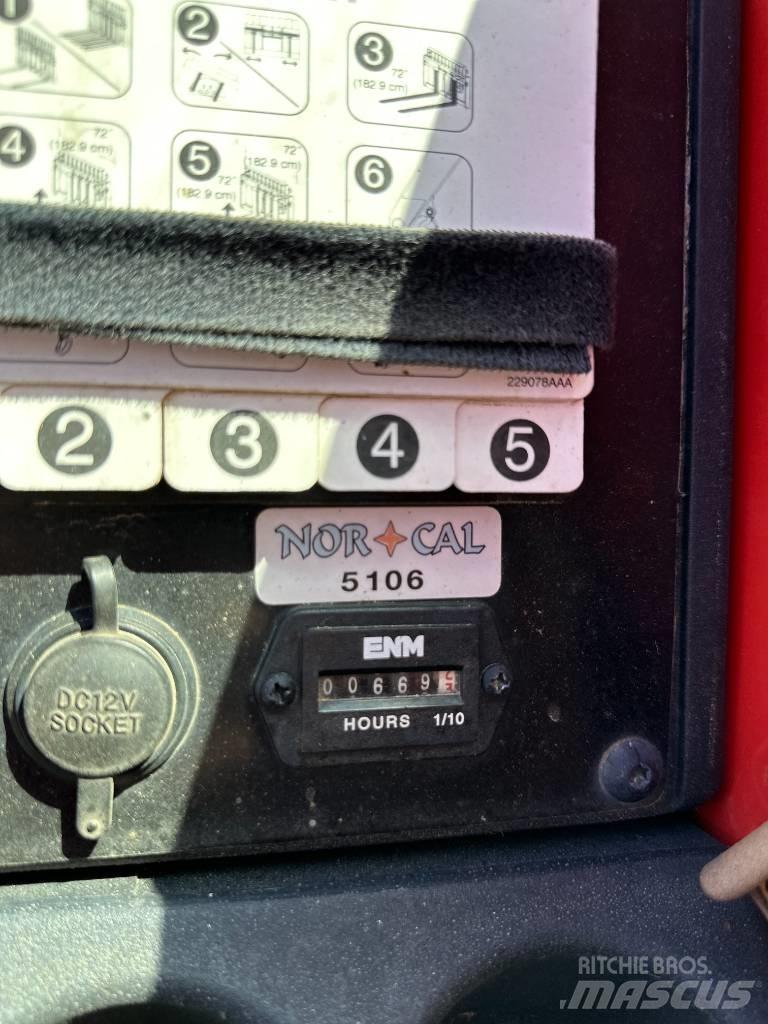 SkyJack SJ 843 伸縮臂操作車