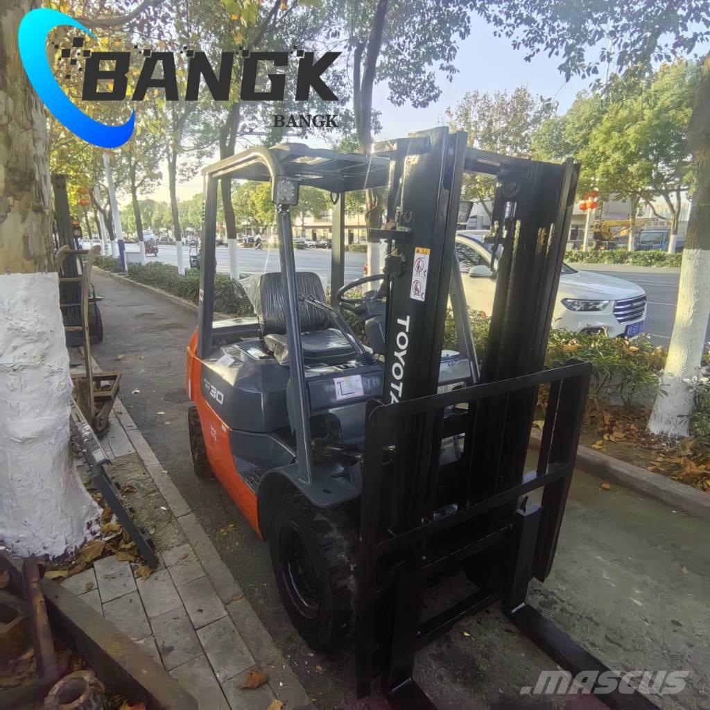 Toyota 8 F 30 柴油卡車