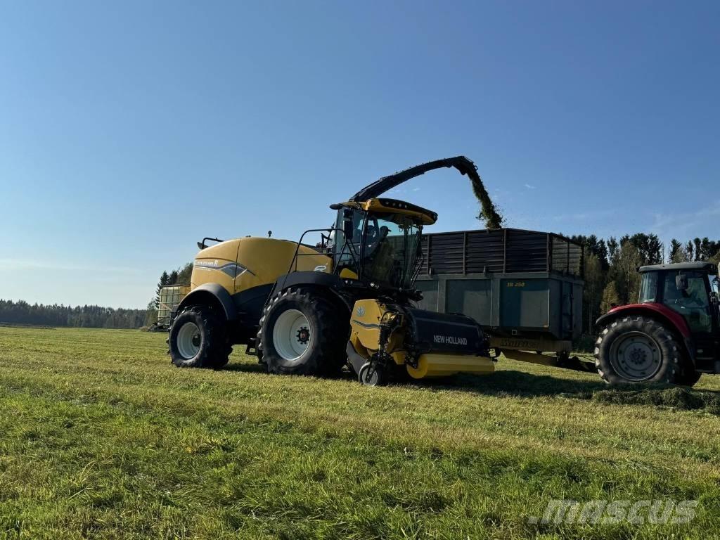 New Holland FR 550 自走式飼料採集機