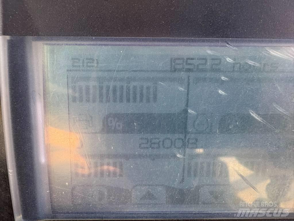 CAT CB 24 B 雙輪滾壓機