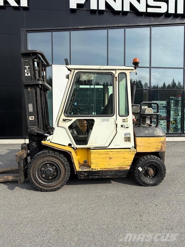 TCM FD40Z7 柴油卡車