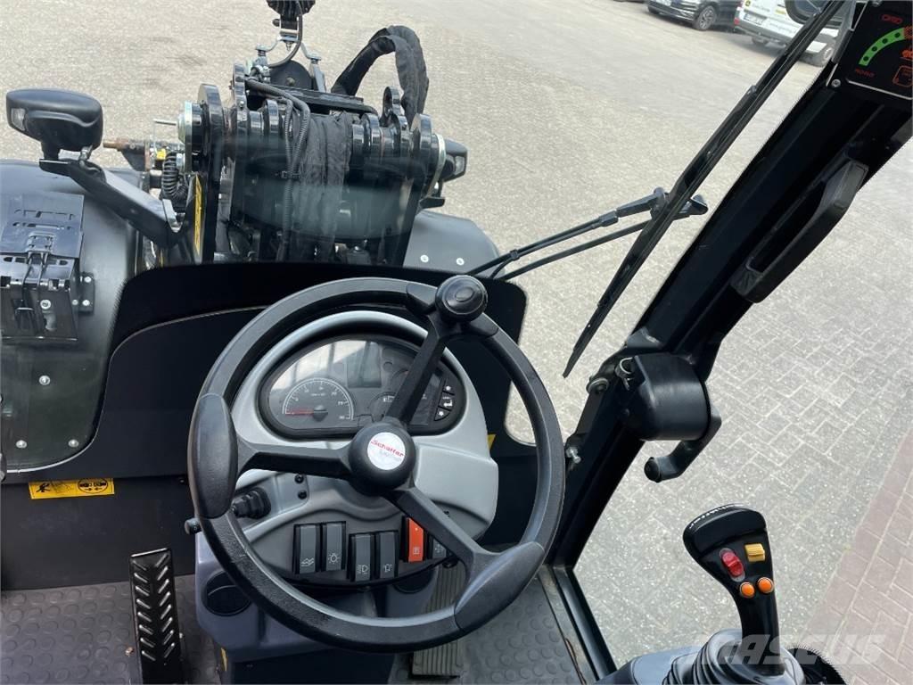 Schäffer 4670T 伸縮臂操作車