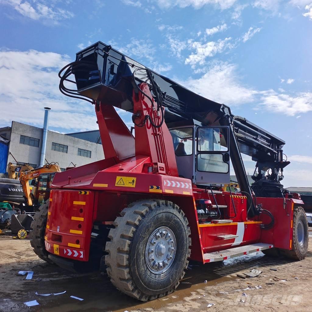 Kalmar DRF 450 前伸型堆積機