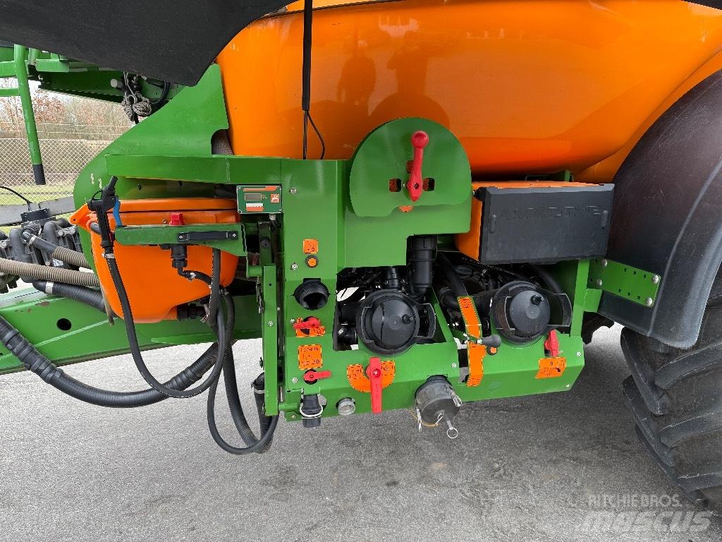 Amazone UX 11200 牽引式噴霧機