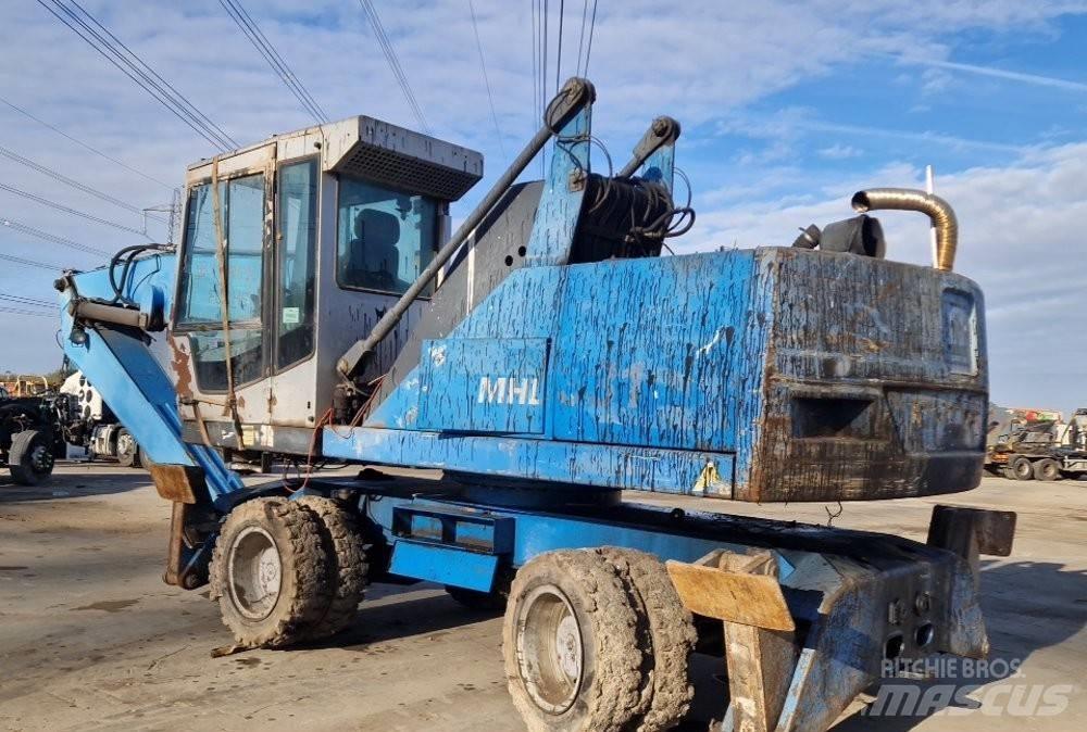 Fuchs 331 廢棄物/工業用操作車