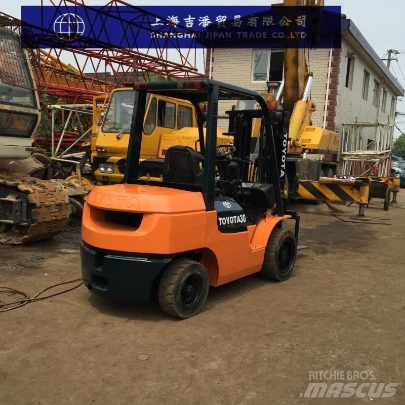 TCM FD 30 柴油卡車