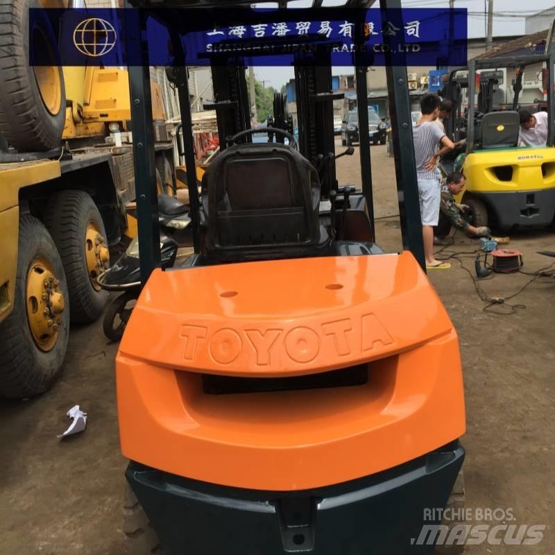 TCM FD 30 柴油卡車