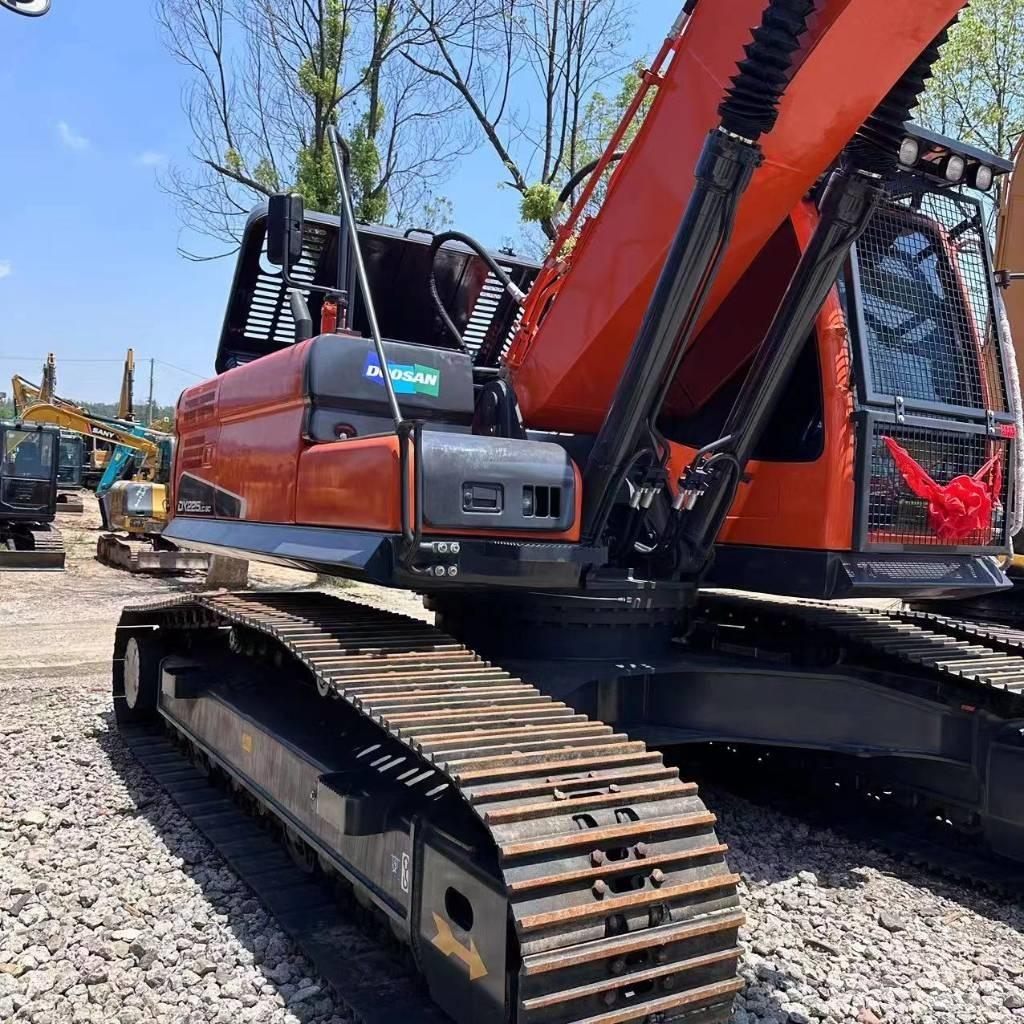 Doosan DX 225 LC 履帶式 挖土機/掘鑿機/挖掘機