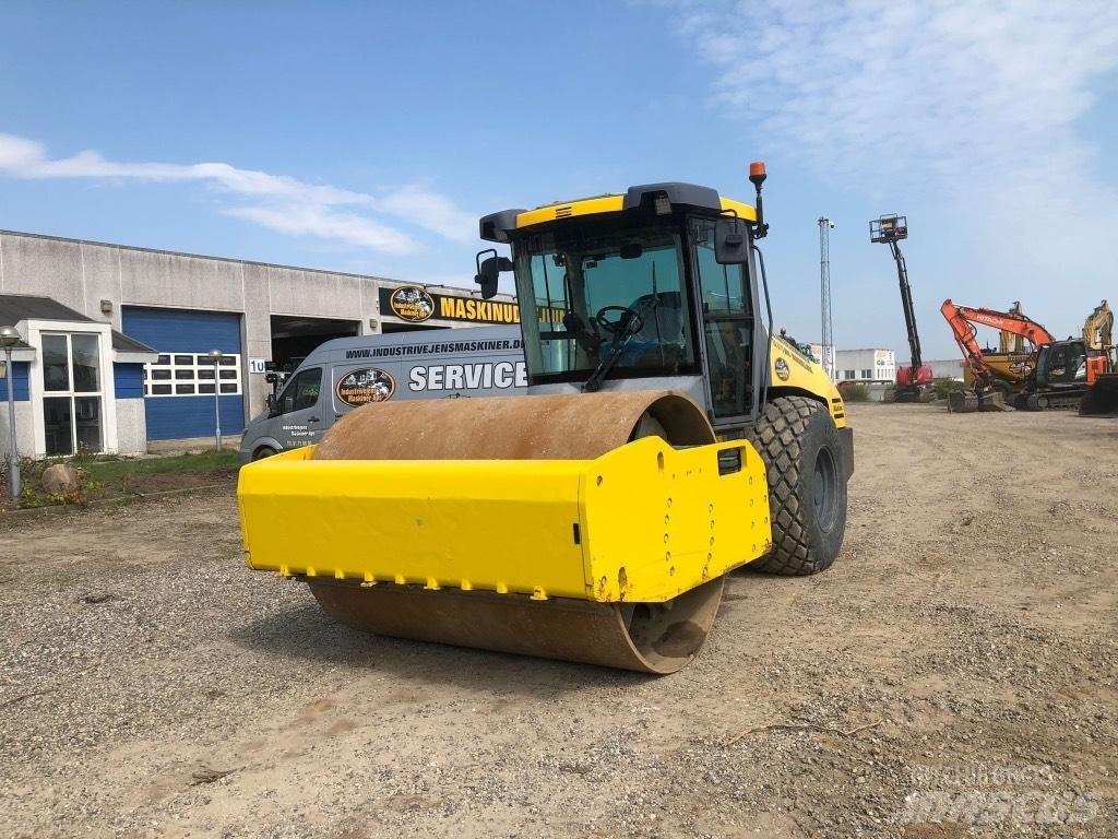 Atlas Copco CA3500 D 單輪滾壓機