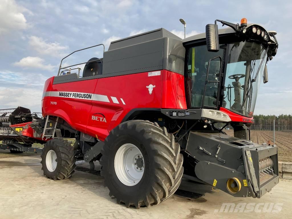 Massey Ferguson 7370 聯合收穫機