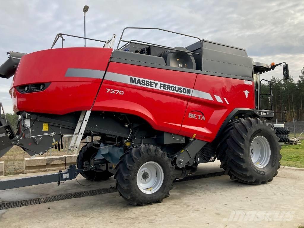 Massey Ferguson 7370 聯合收穫機