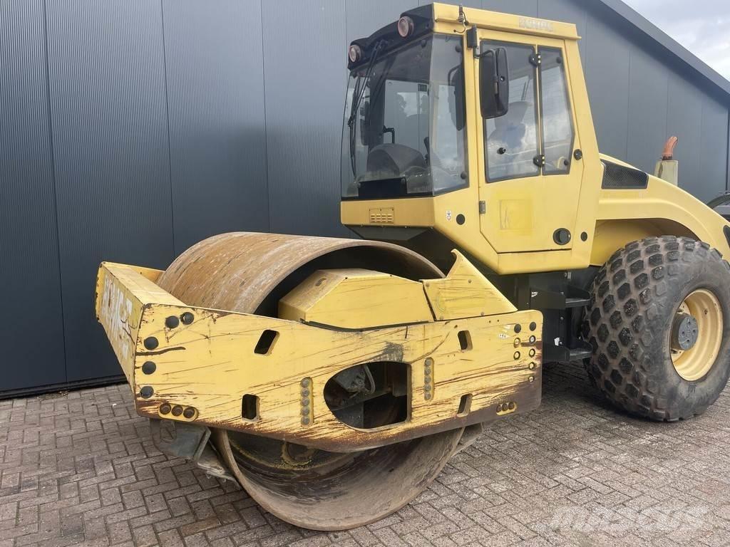 Bomag Bw 213 膠輪滾壓機
