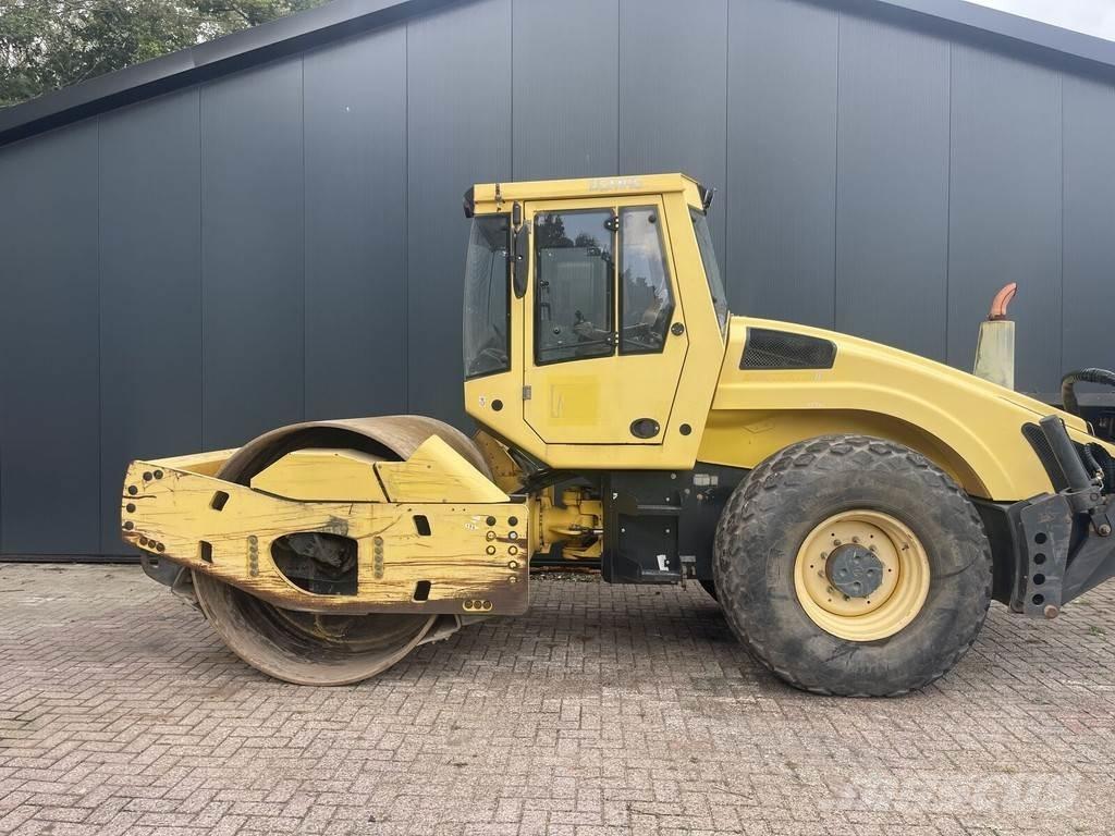 Bomag Bw 213 膠輪滾壓機
