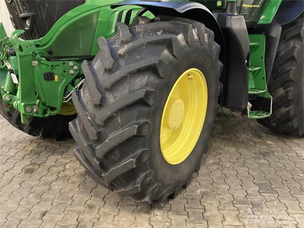 John Deere 6215R 曳引機