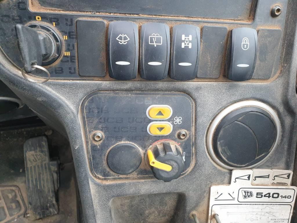 JCB 540-140 伸縮臂操作車