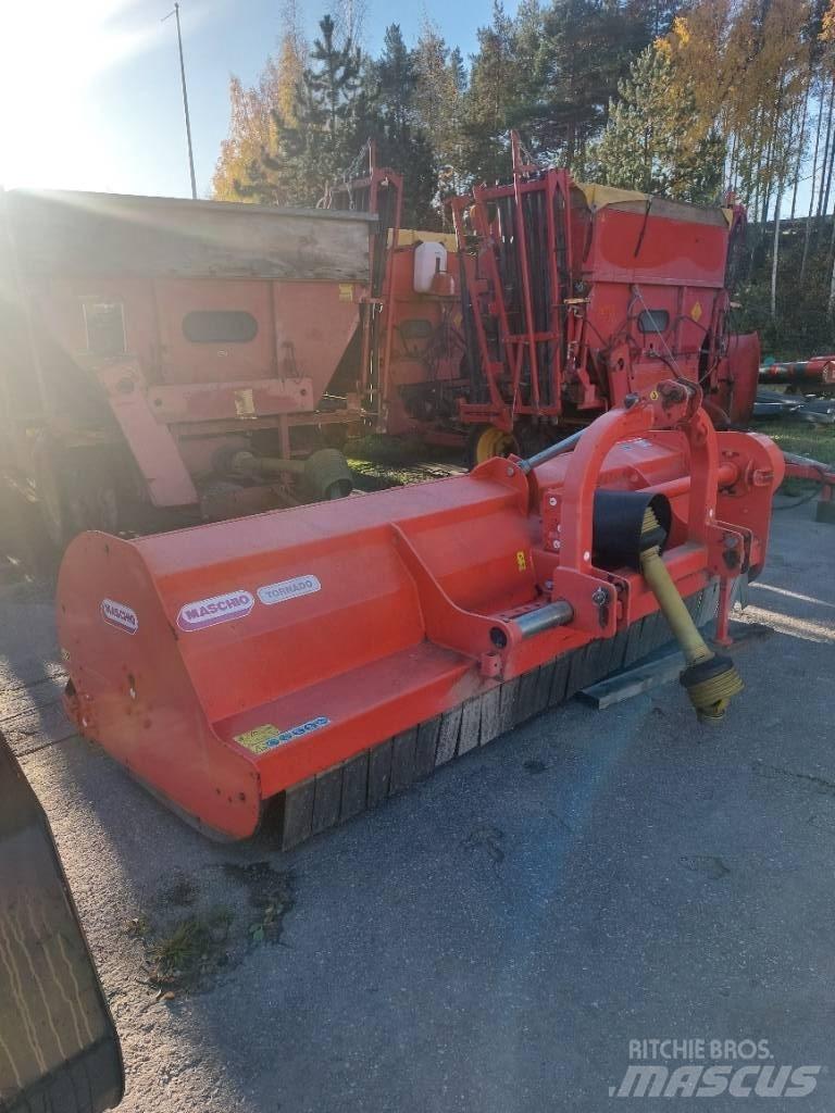 Maschio Tornado 280 莖葉去葉機