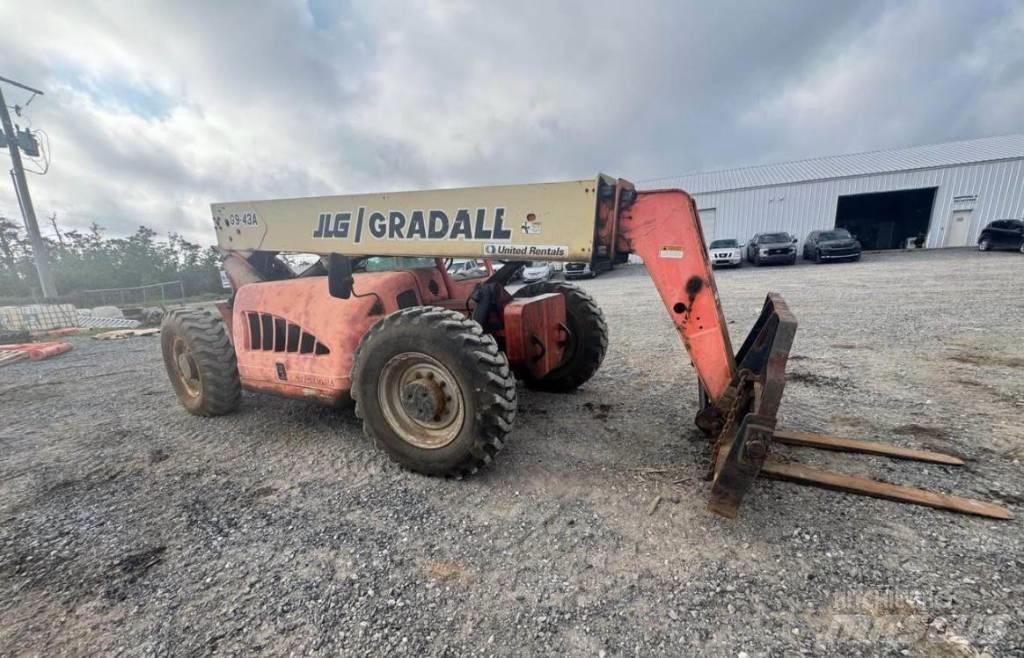 JLG G 9-43 A 伸縮臂操作車