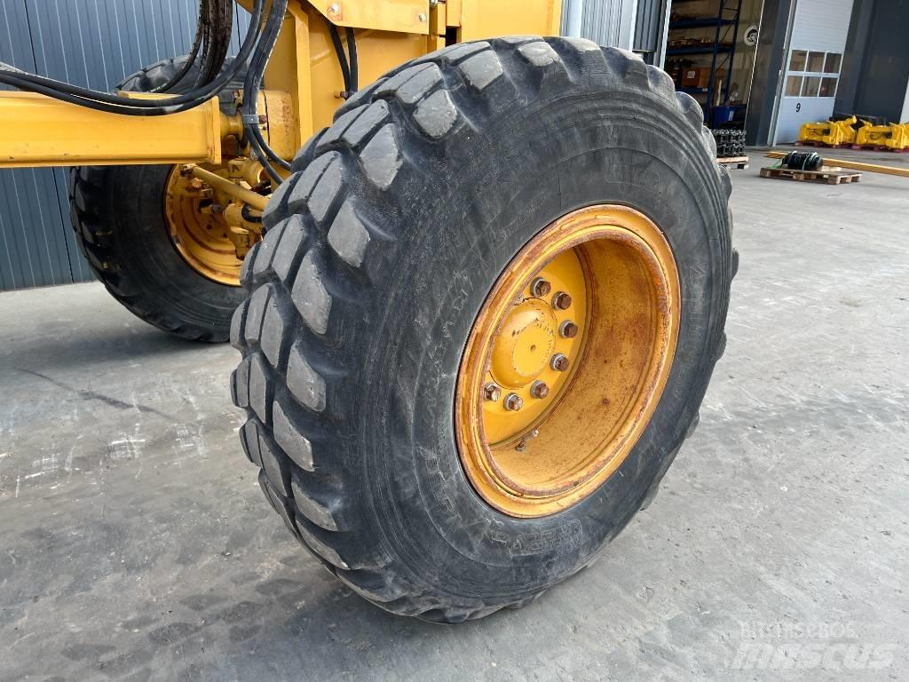 CAT 140K 平土機