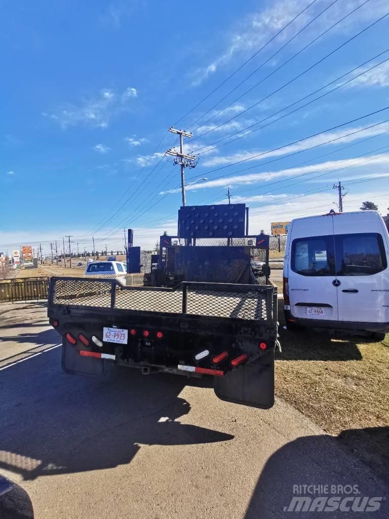 Ford F 550 XLT 平板式/側卸式卡車