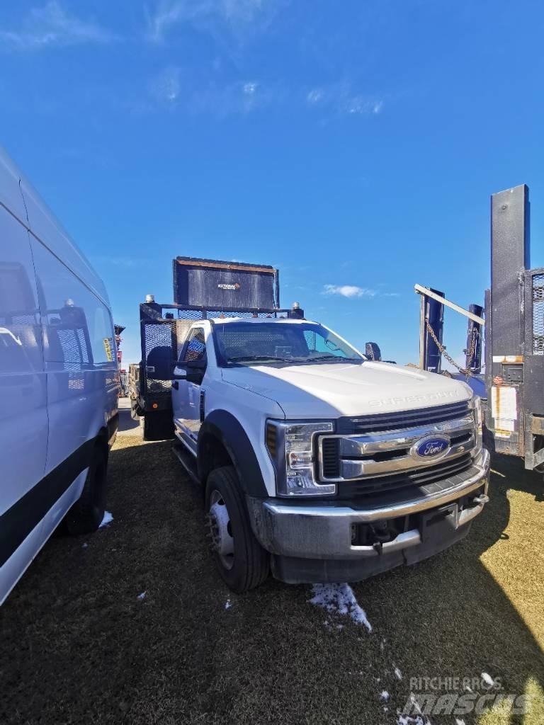 Ford F 550 XLT 平板式/側卸式卡車