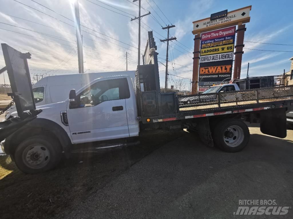 Ford F 550 XLT 平板式/側卸式卡車