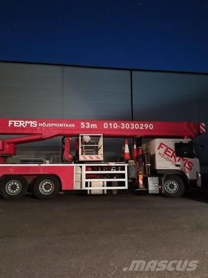 Bronto Bronto S53XTD 卡車裝載高空作業車