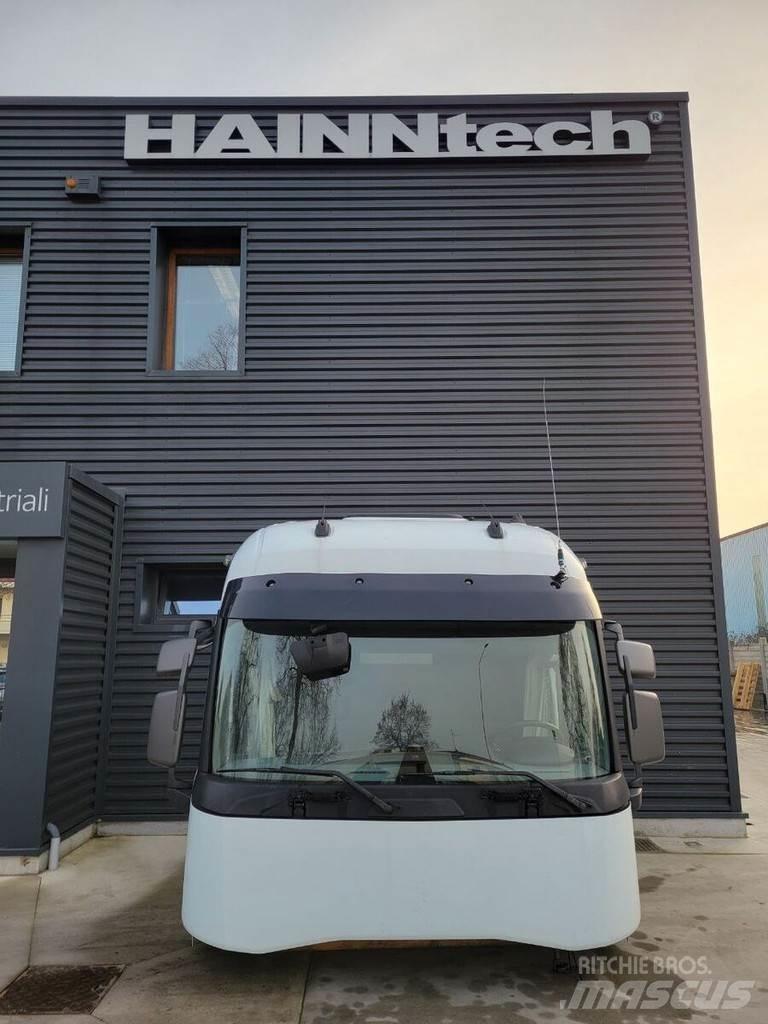 Renault T model 駕駛室與內部