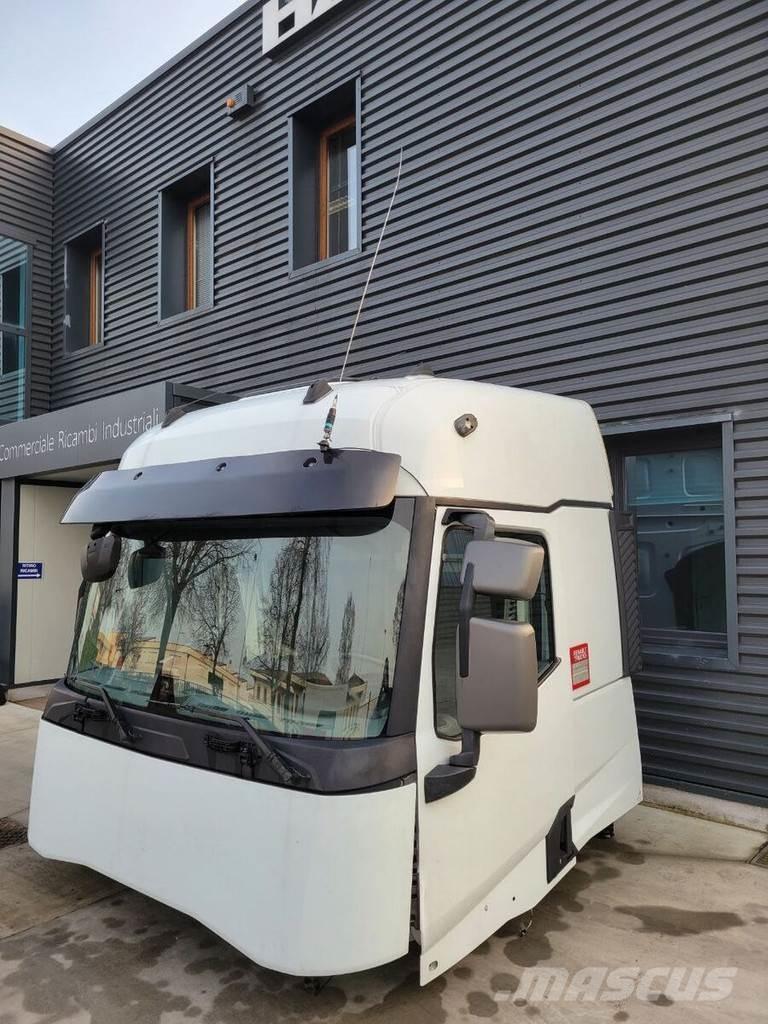 Renault T model 駕駛室與內部