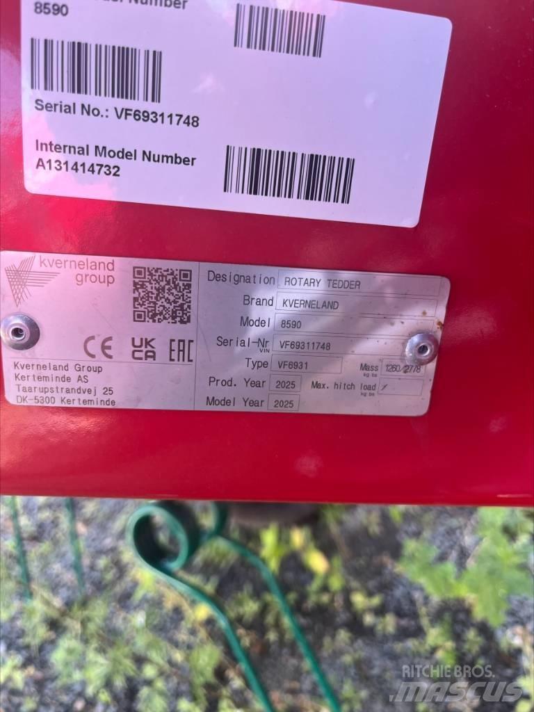 Kverneland 8590 耙與翻草機