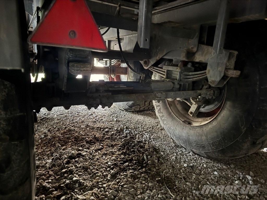 CLAAS Quantum 5800 P 自裝式拖車