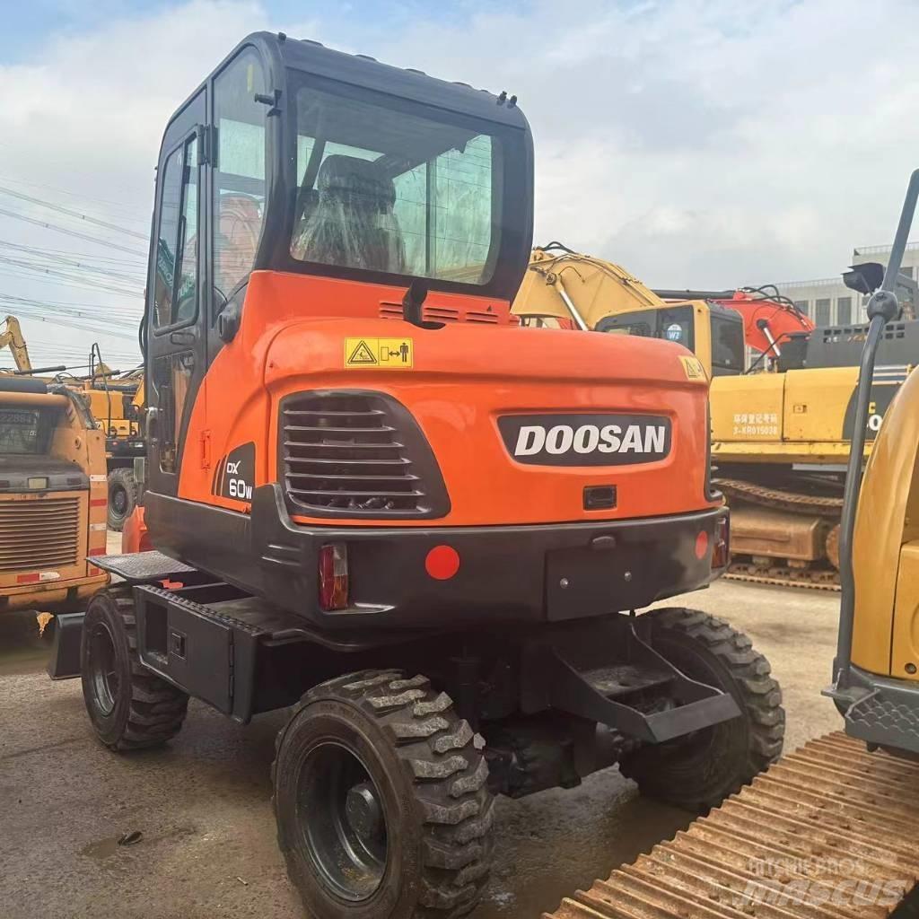 Doosan DX60W 旋轉式挖土機/掘鑿機/挖掘機