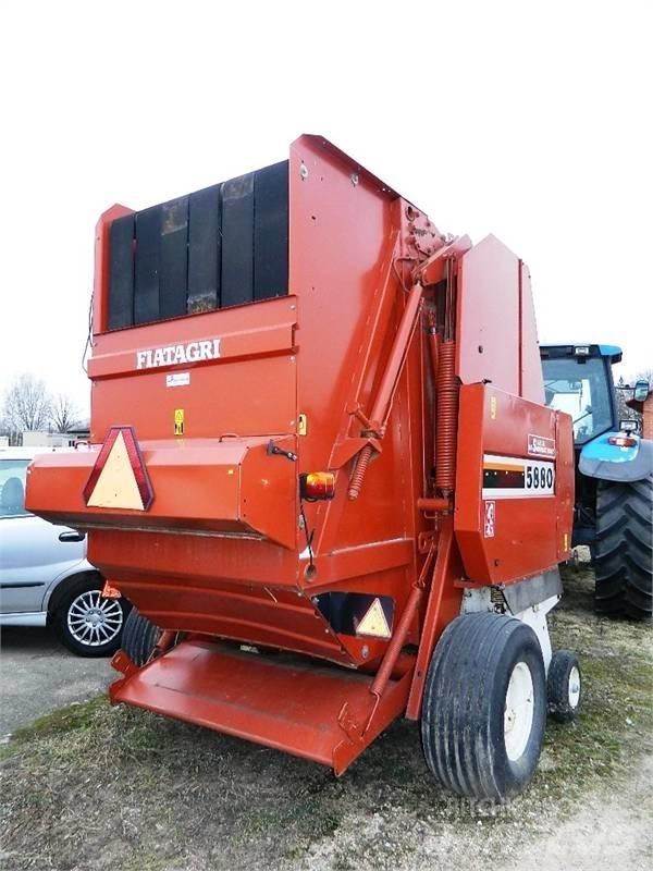 New Holland 5880 圓型牧草打包機