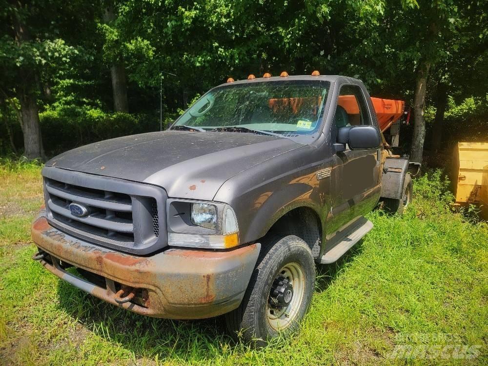Ford F 350 貨箱式卡車