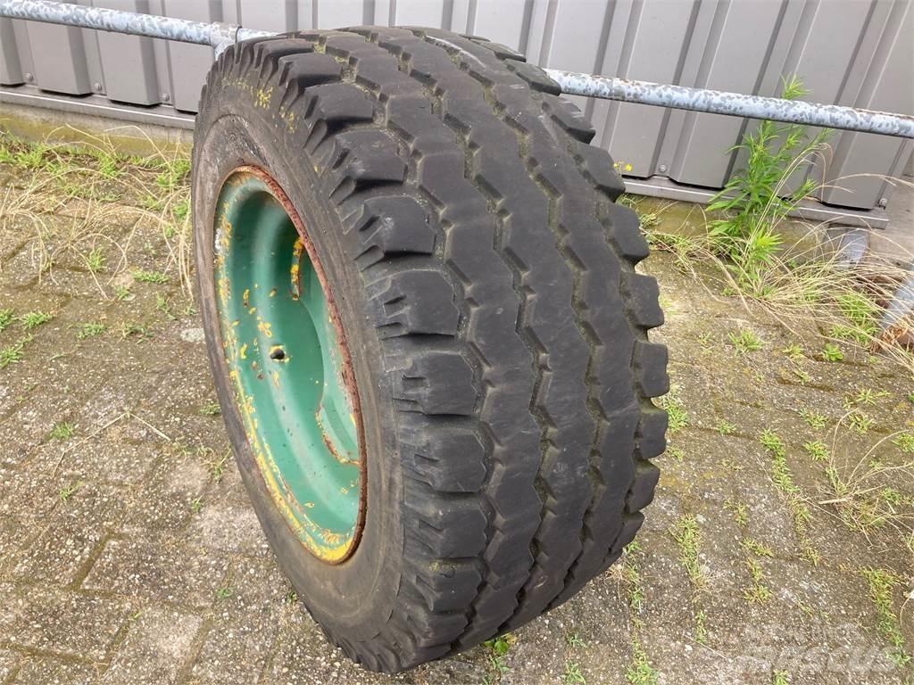 Barum 13.0/65-18 輪胎、車輪和輪圈