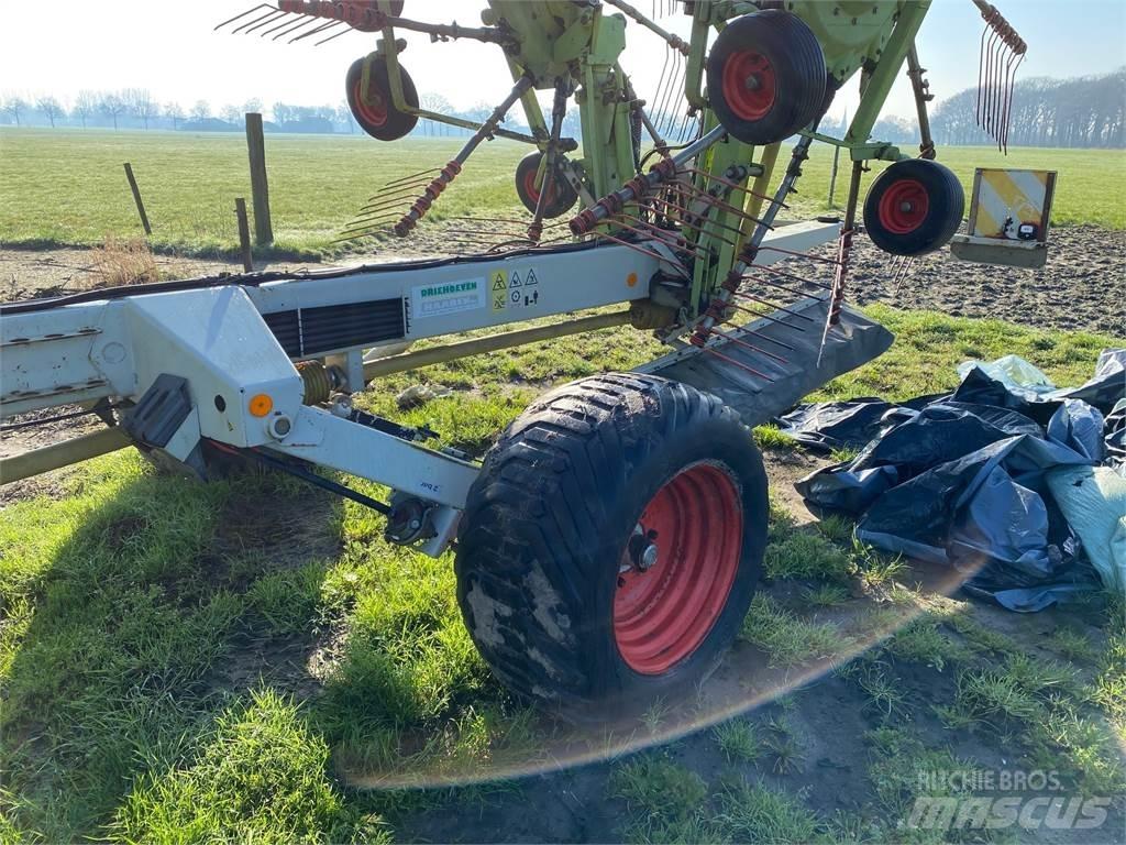 CLAAS liner 3000 耙與翻草機