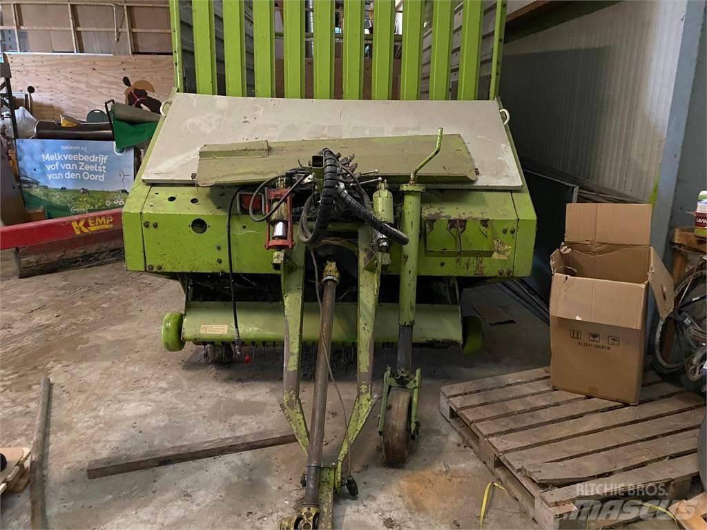 CLAAS Sprint 335 P 自裝式拖車