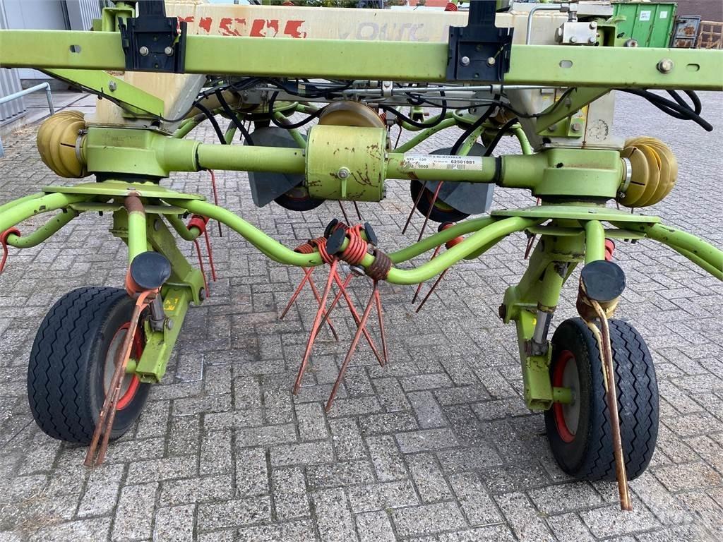 CLAAS volto 1050T 耙與翻草機