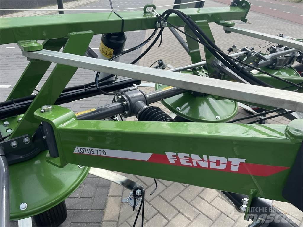 Fendt Lotus 770 耙與翻草機