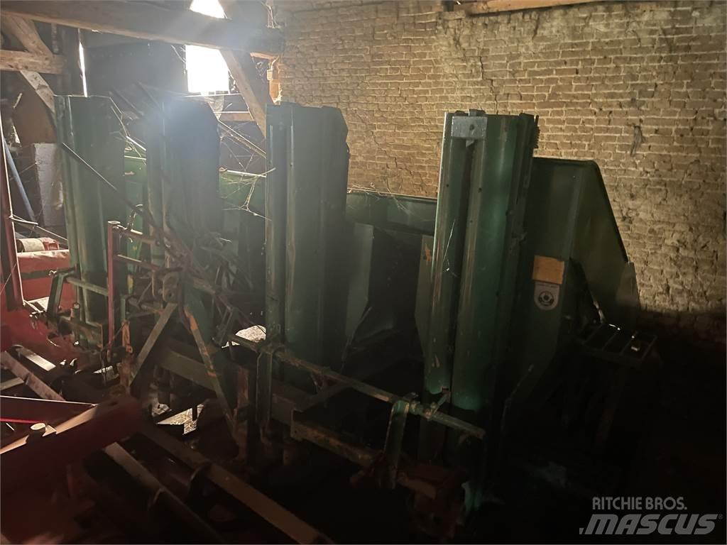 Hassia pootmachine 馬鈴薯收穫機和挖掘機