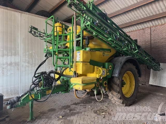 John Deere 832 自走式噴霧機