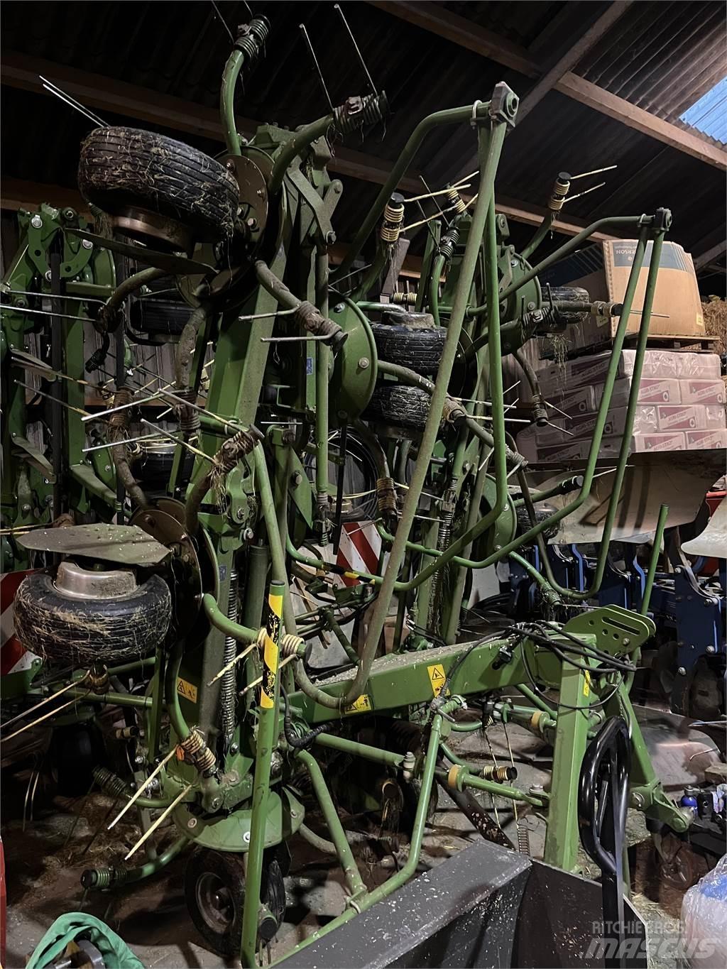 Krone KW 8.82 耙與翻草機