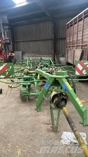 Krone KWT 15.02/14 耙與翻草機