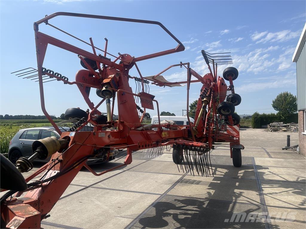 Kuhn 7302 DL 耙與翻草機