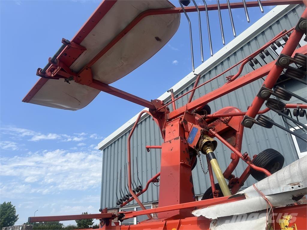 Kuhn 7302 DL 耙與翻草機