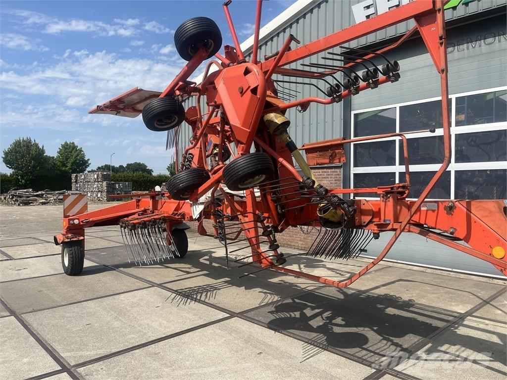 Kuhn 7302 DL 耙與翻草機