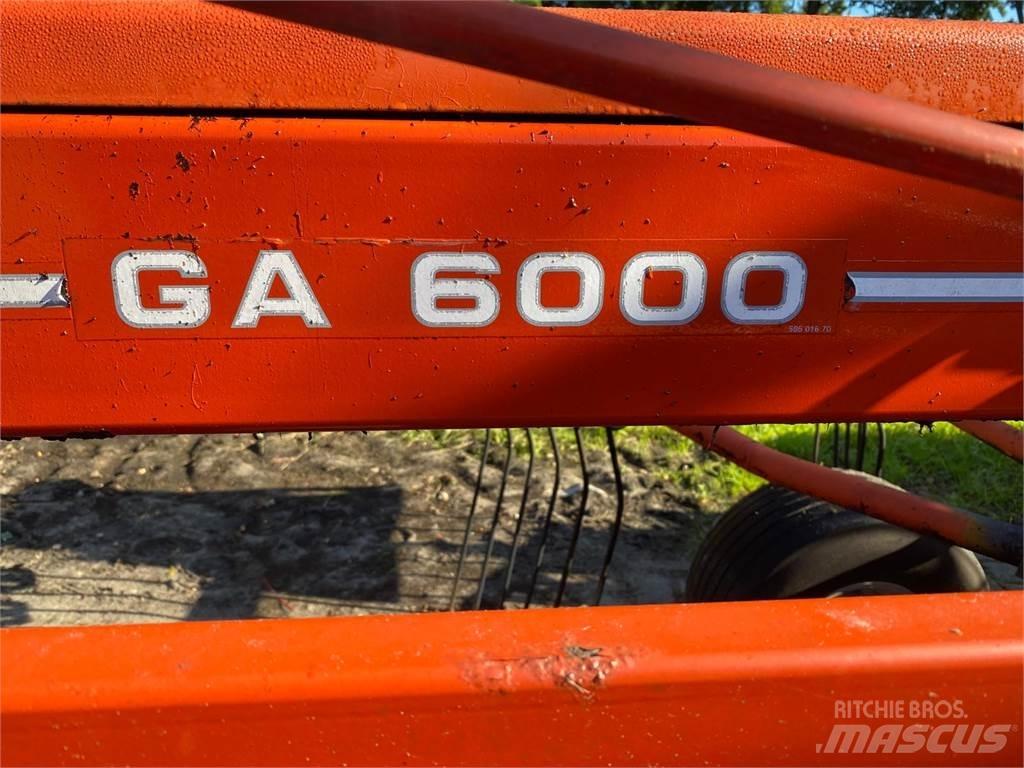 Kuhn GA 6000 耙與翻草機
