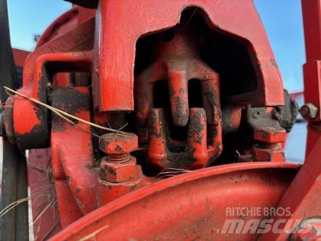 Kuhn GF 10601 TO 耙與翻草機