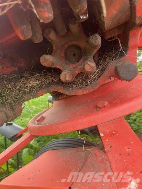 Kuhn GF 10601 TO 耙與翻草機