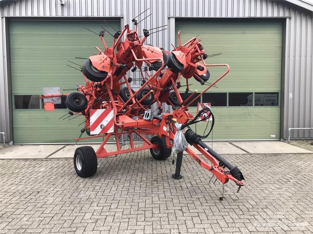 Kuhn GF 10802 T 耙與翻草機
